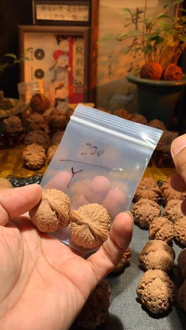 把件桃核-*-丰泰文玩  老树密文39  尺寸左右盘玩打底不支持退换