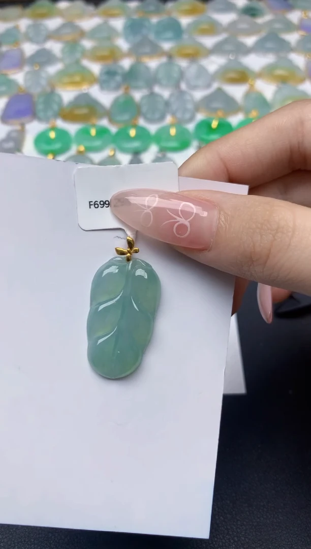 翡翠18K金镶嵌颈饰天然翡翠A货