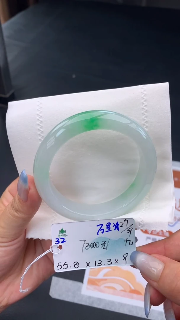 未镶嵌手镯翡翠自带#送人#，联系客服核对地址~