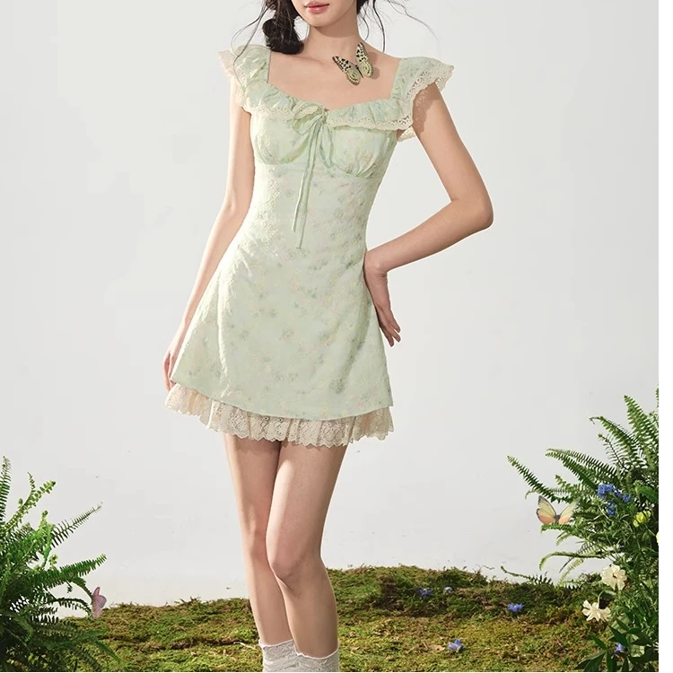 法式纯欲甜美碎花蕾丝边飞飞袖连衣裙女夏季气质修身显瘦短裙子