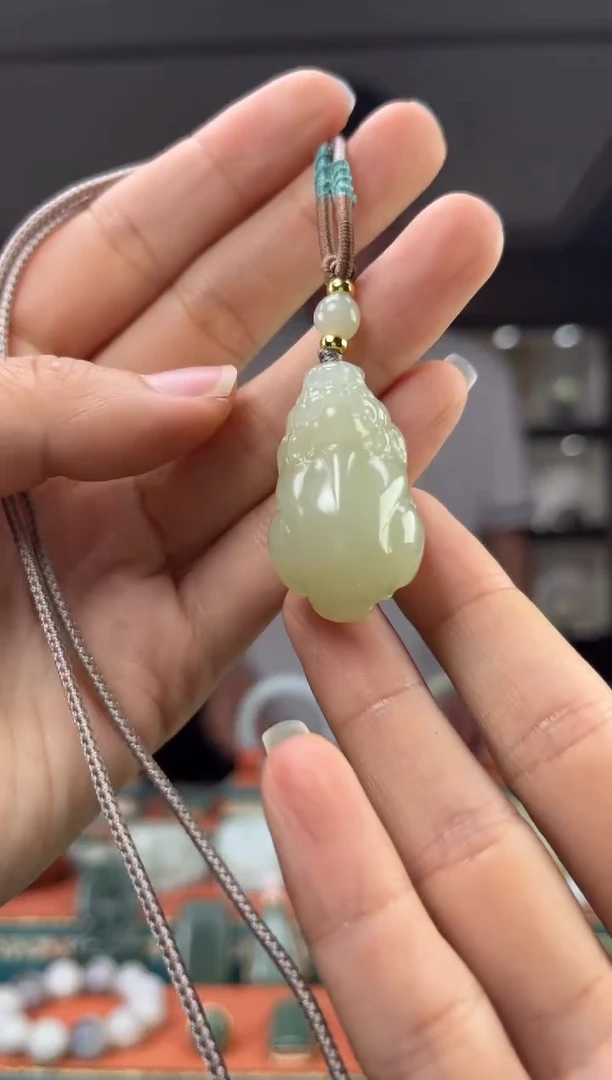 和田玉未镶嵌颈饰佩佩