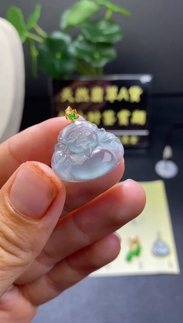 翡翠18K金镶嵌颈饰翡翠吊坠