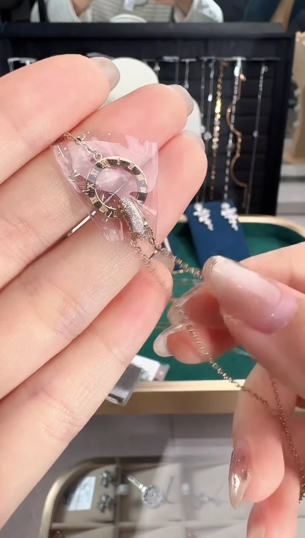 18K金镶嵌手链钻石3.44g