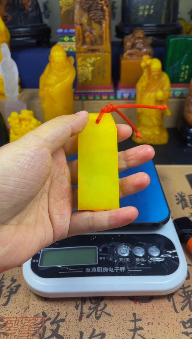 寿山石印石鸡油黄手牌