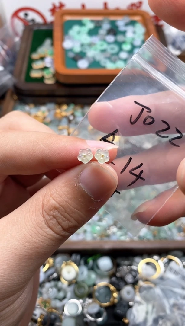 【闪购商品】翡翠颈饰未镶嵌哥哥