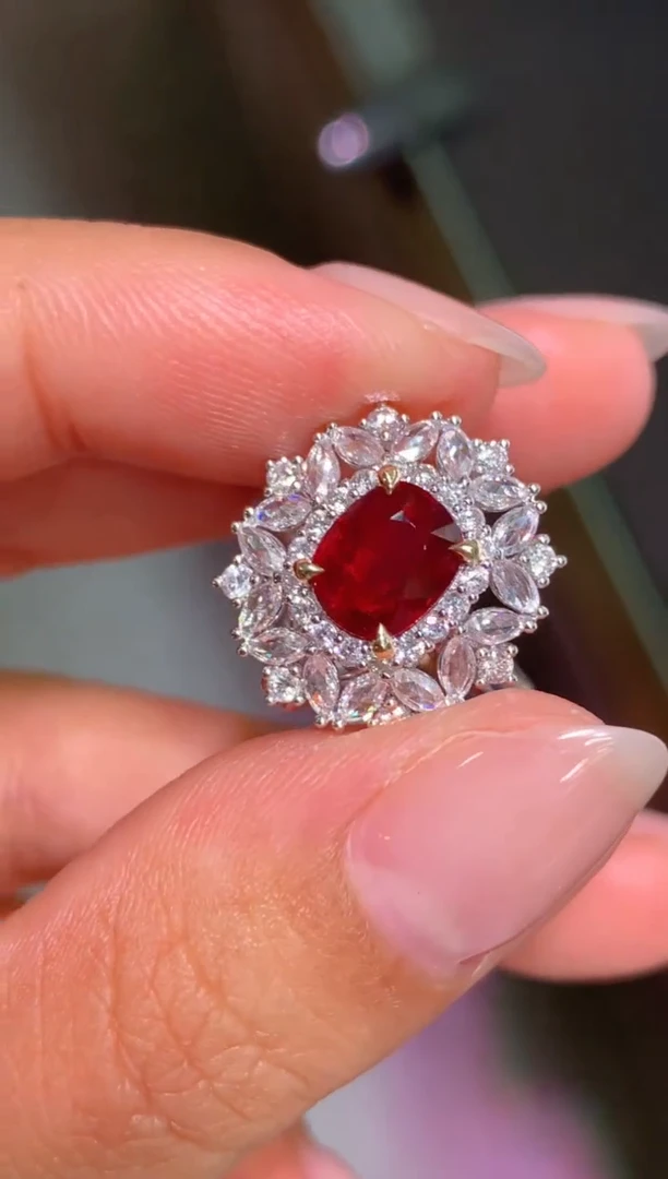 18K金镶嵌戒指红宝石2.01CT