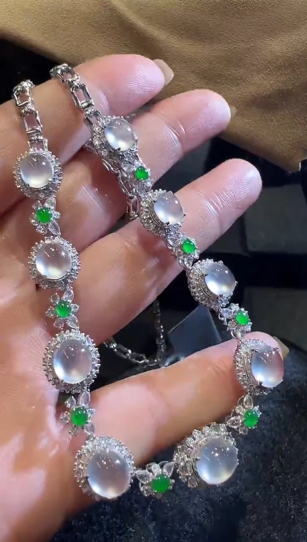 颈饰18K金镶嵌翡翠翡翠项链