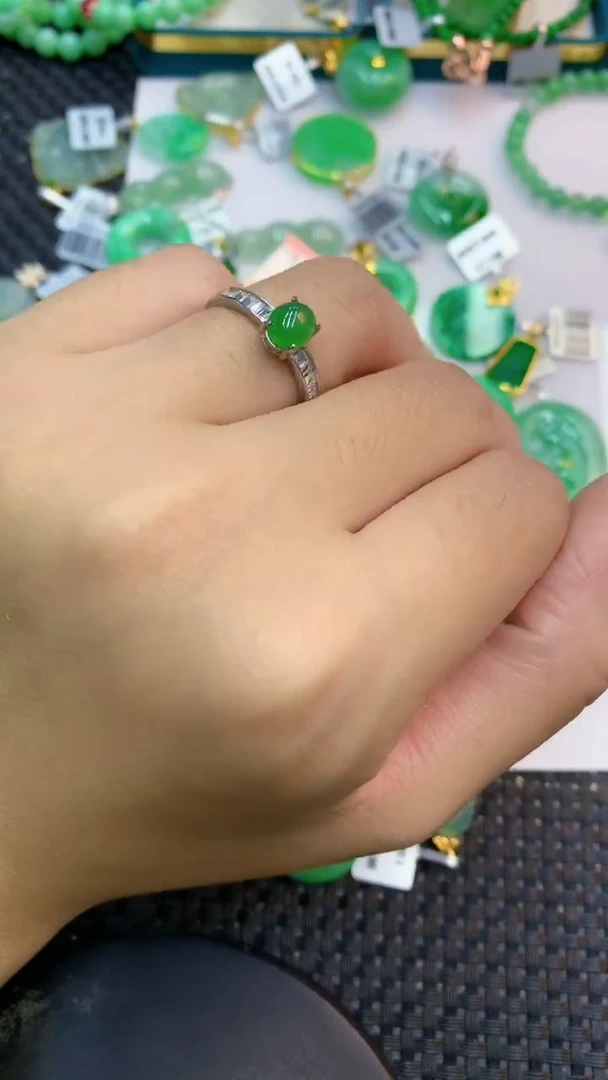 颈饰未镶嵌翡翠1