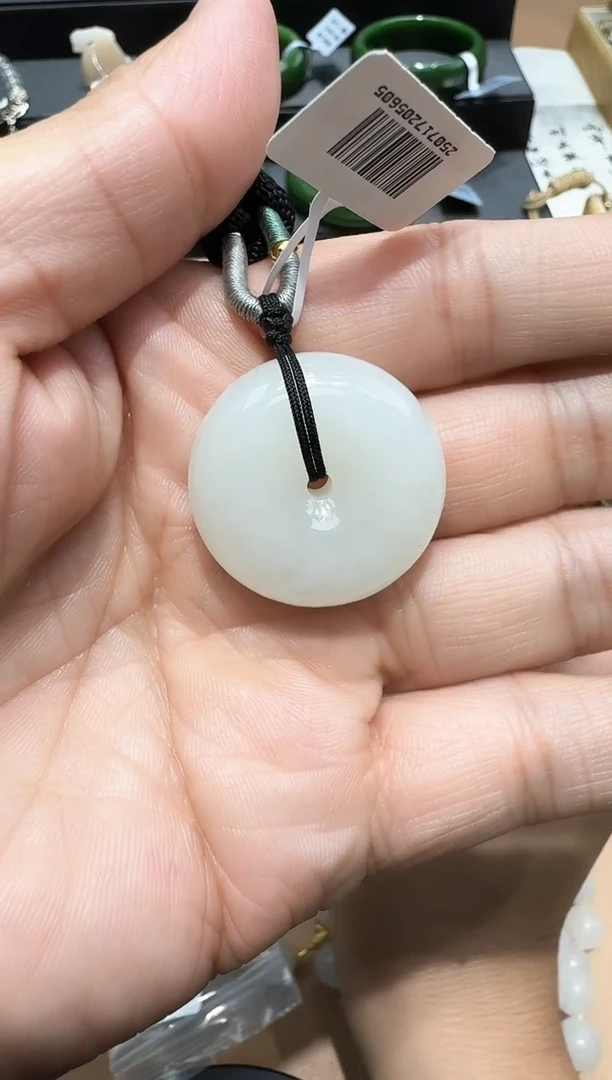 颈饰未镶嵌和田玉平安扣