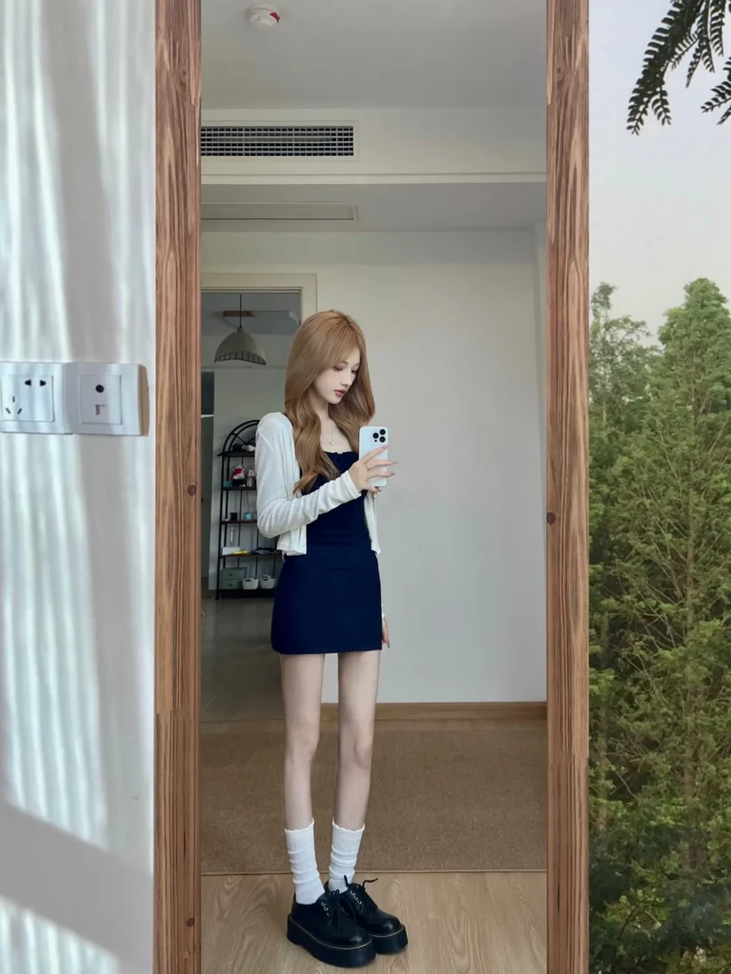 2025夏季新款韩系穿搭慵懒风白色防晒开衫搭配吊带连衣裙两件套女