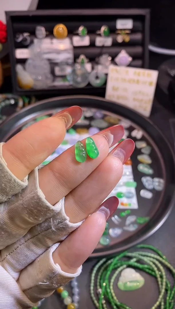 【闪购商品】翡翠挂件未镶嵌豆子