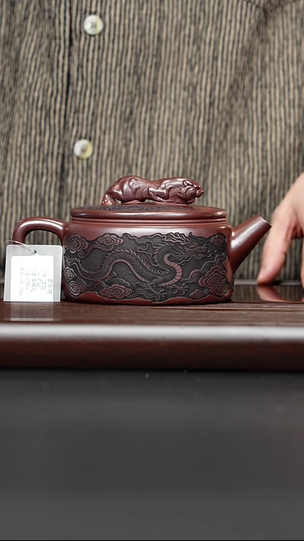 茶壶紫砂宜兴紫砂 卧虎藏龙汉瓦 石红 450毫升 李亚阳