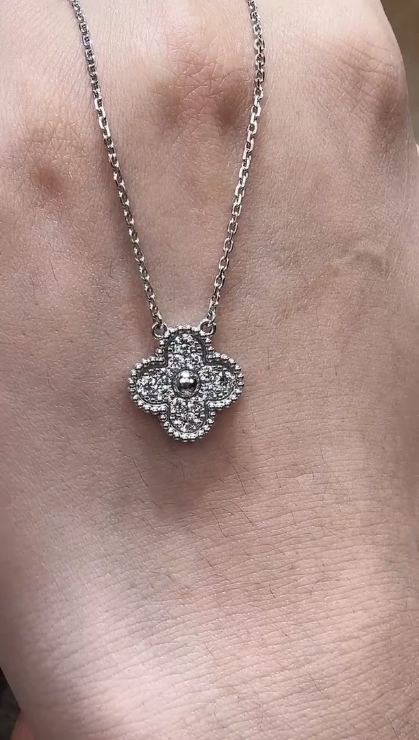 18K金镶嵌颈饰实验室培育钻石18k金k白满钻四叶花项链