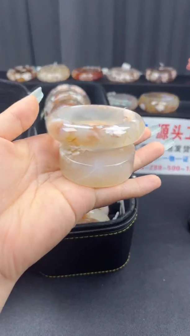 未镶嵌手镯石英质玉（54圈口）赠送镯心