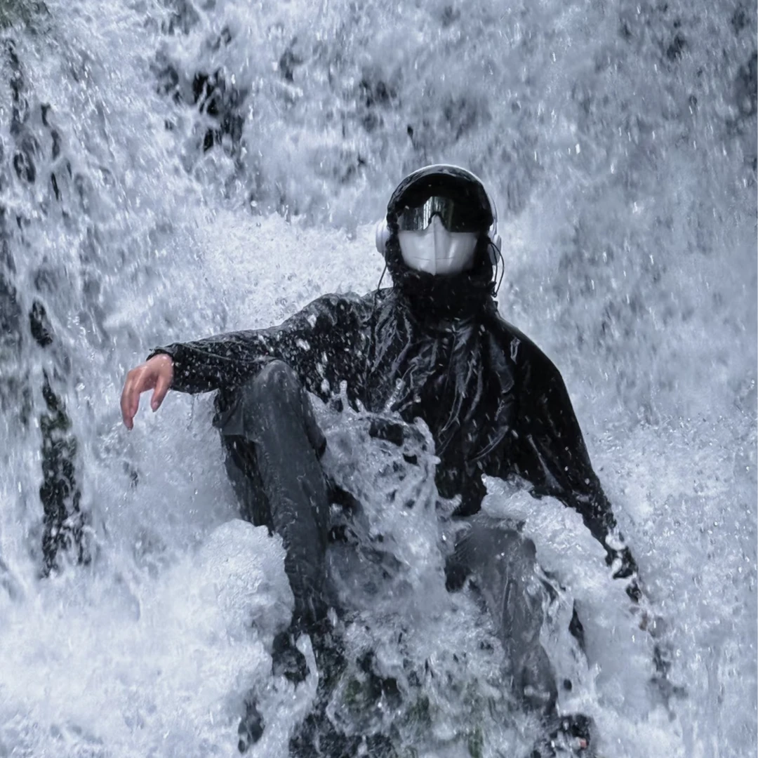 LLL  户外防风保暖羽绒服男女同款连帽 - （HU）