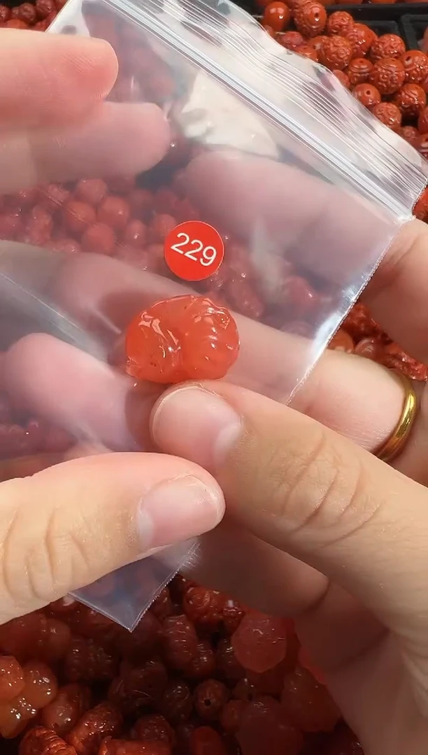 颈饰未镶嵌南红玛瑙1