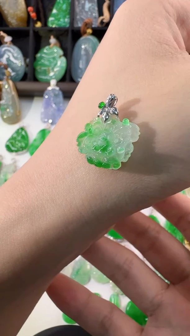 颈饰18K金镶嵌翡翠缅甸A货翡翠