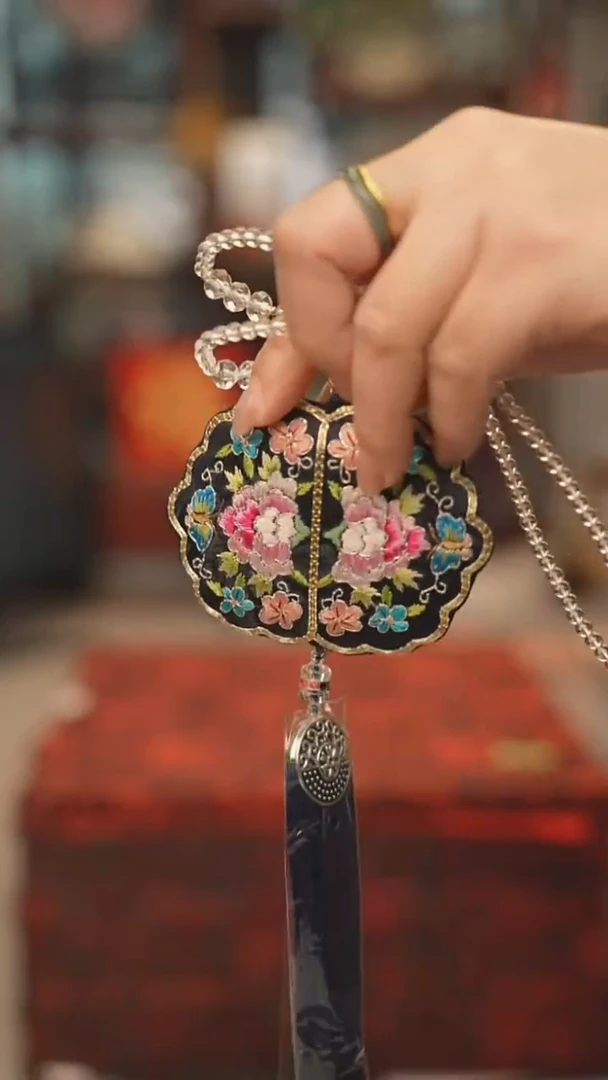 扇子绣花吊坠非遗