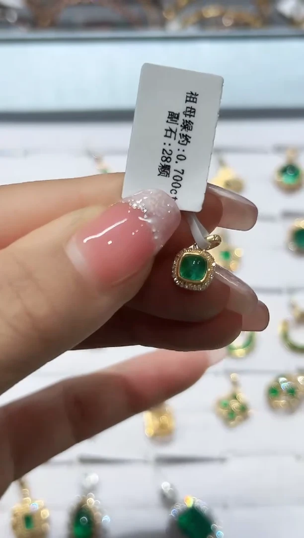 吊坠18K金镶嵌祖母绿·