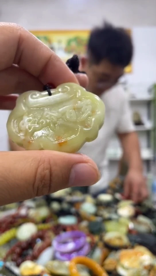 未镶嵌岫玉吊坠