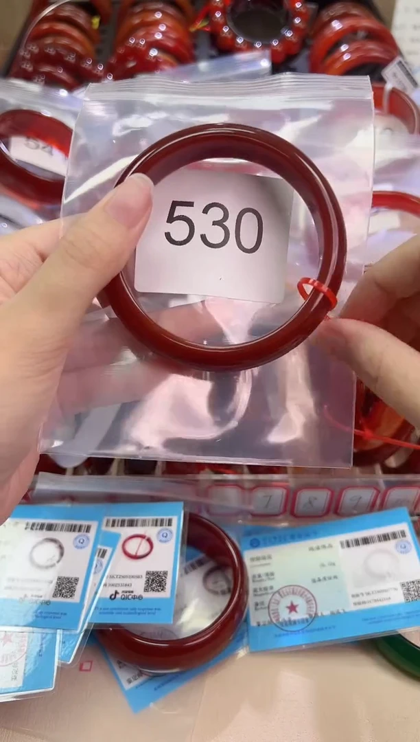 玛瑙/玉髓手镯未镶嵌60+圈口*530