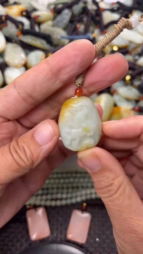 【闪购商品】和田玉颈饰未镶嵌多样性发货没有证书拍一发一有瑕