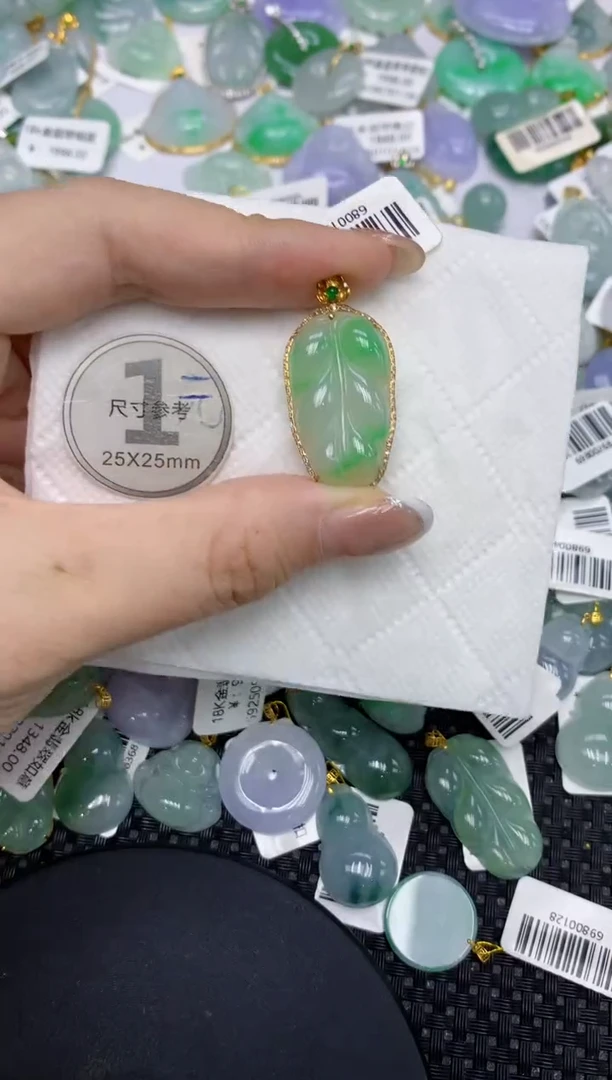 颈饰18K金镶嵌翡翠111111