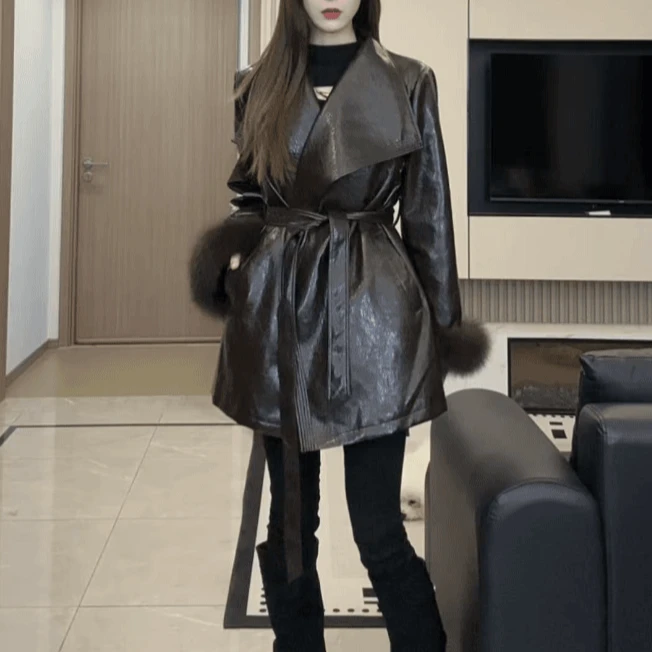 时尚气质皮衣女2025冬季新款中长款加厚韩版简约宽松大衣毛圈袖口