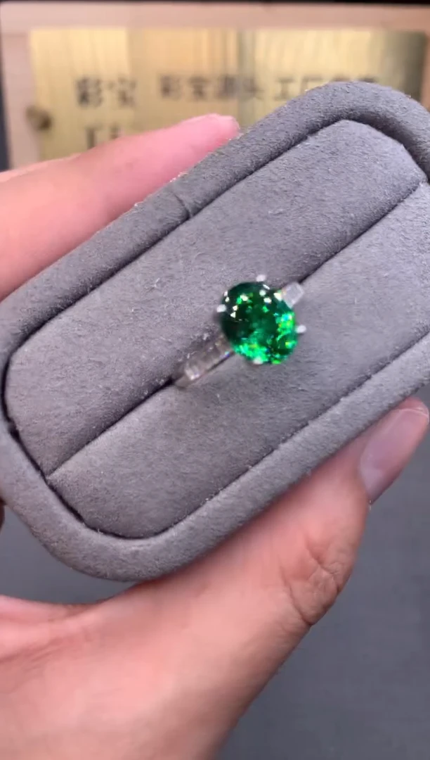 银S925镶嵌戒指石榴石（沙弗莱）2222