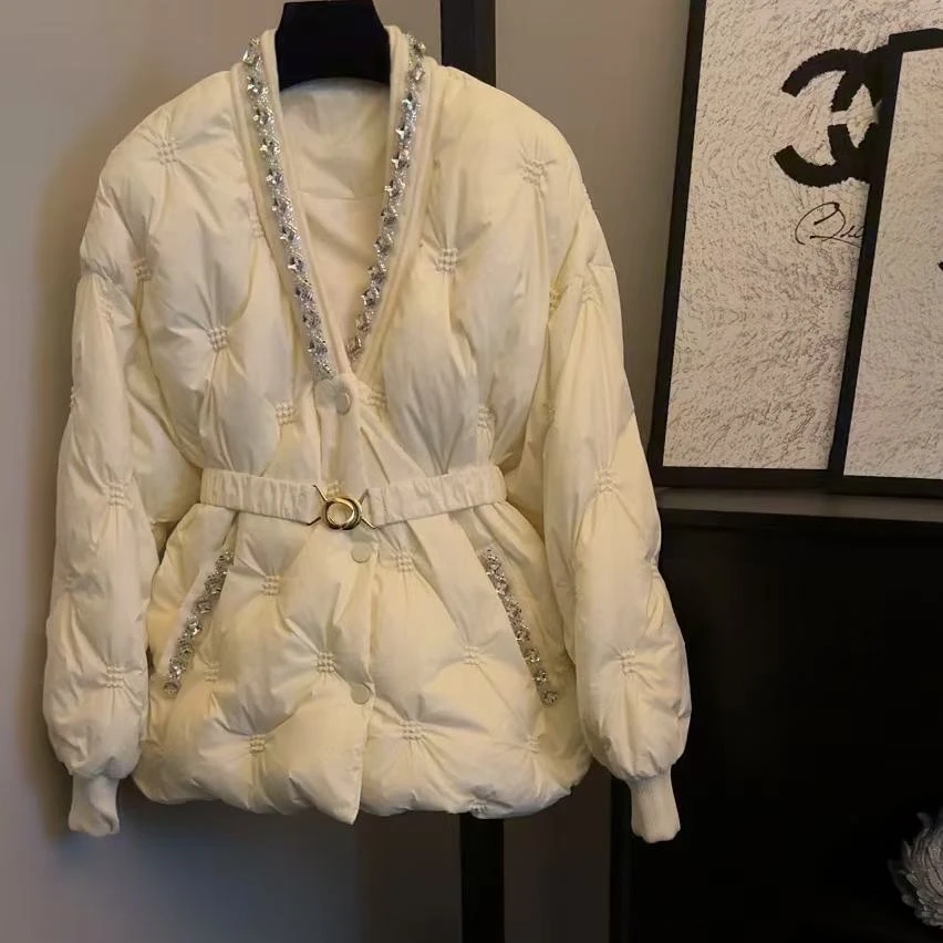 新款小香风钉珠V领边收腰保暖外套女