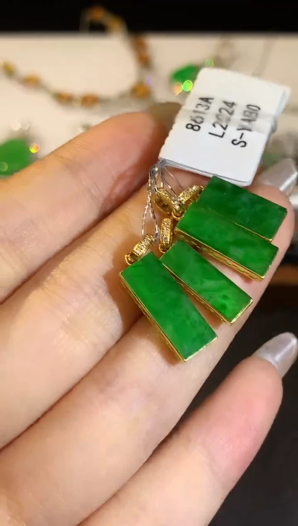 翡翠18K金镶嵌吊坠(不含链)L2024多样性发其一