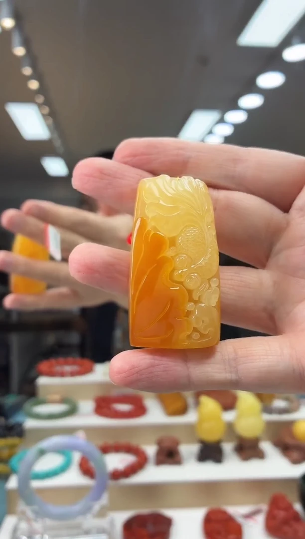 琥珀颈饰未镶嵌吊坠