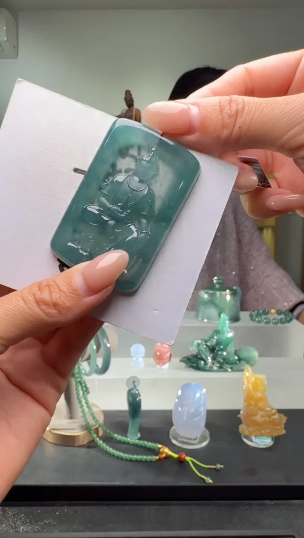 吊坠(赠链)未镶嵌翡翠观音（多样性发其一）