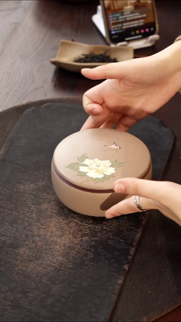 紫砂茶叶罐定窑白泥绘牡丹蝴蝶醒茶罐