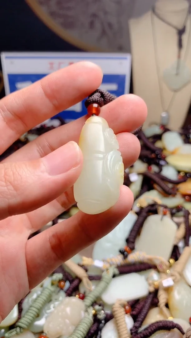 和田玉未镶嵌颈饰1