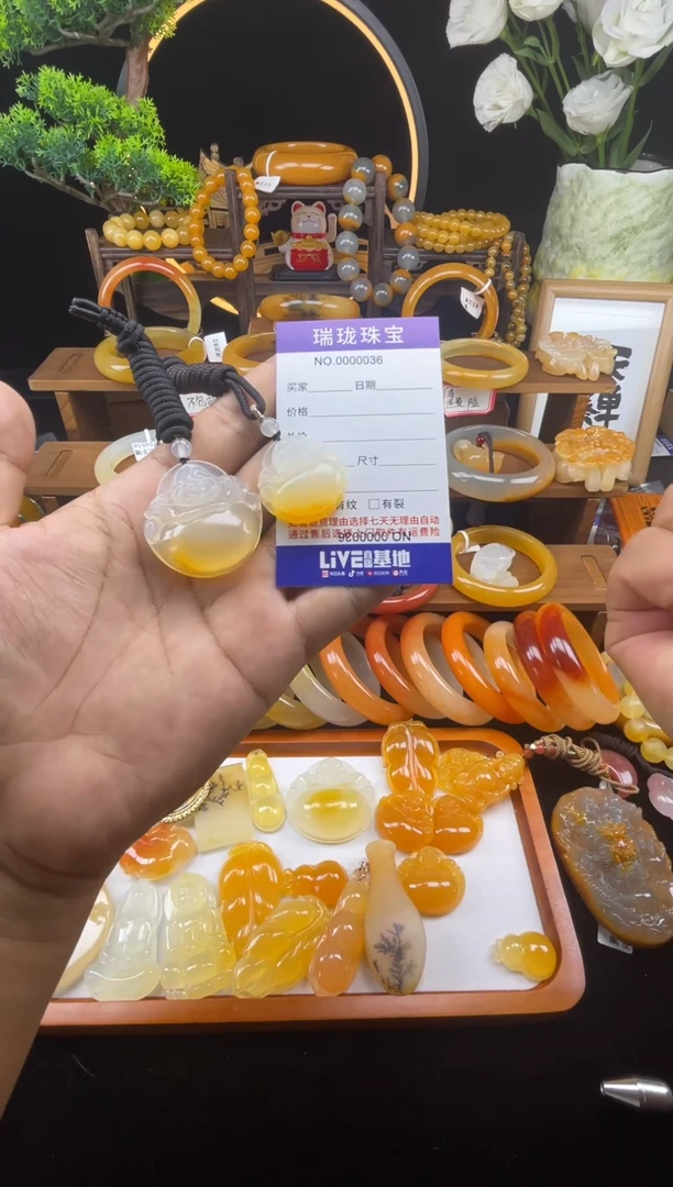 未镶嵌石英质玉（黄龙玉）颈饰喜****～00036