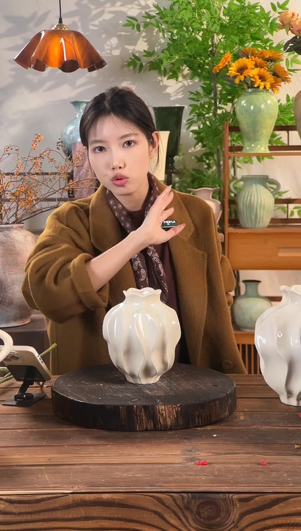 【白色丝瓜纹中号花瓶】