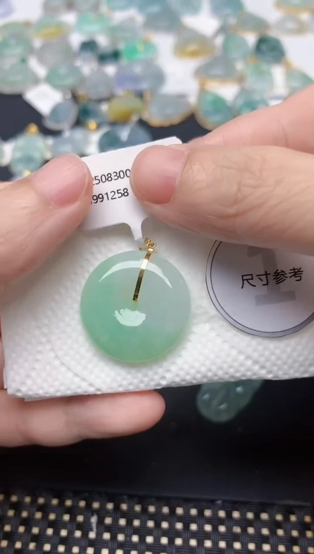 颈饰18K金镶嵌翡翠天然缅甸A货翡翠