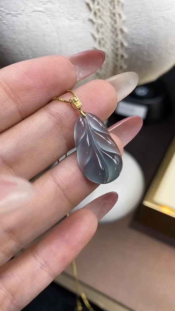 【闪购商品】翡翠吊坠(赠链)18K金镶嵌天然A货翡翠 叶子吊坠