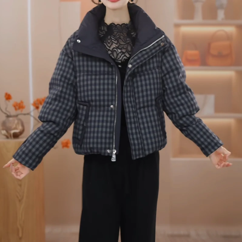 2025年冬季新款气质时尚百搭保暖加厚短款格子羽绒服减龄大方优雅