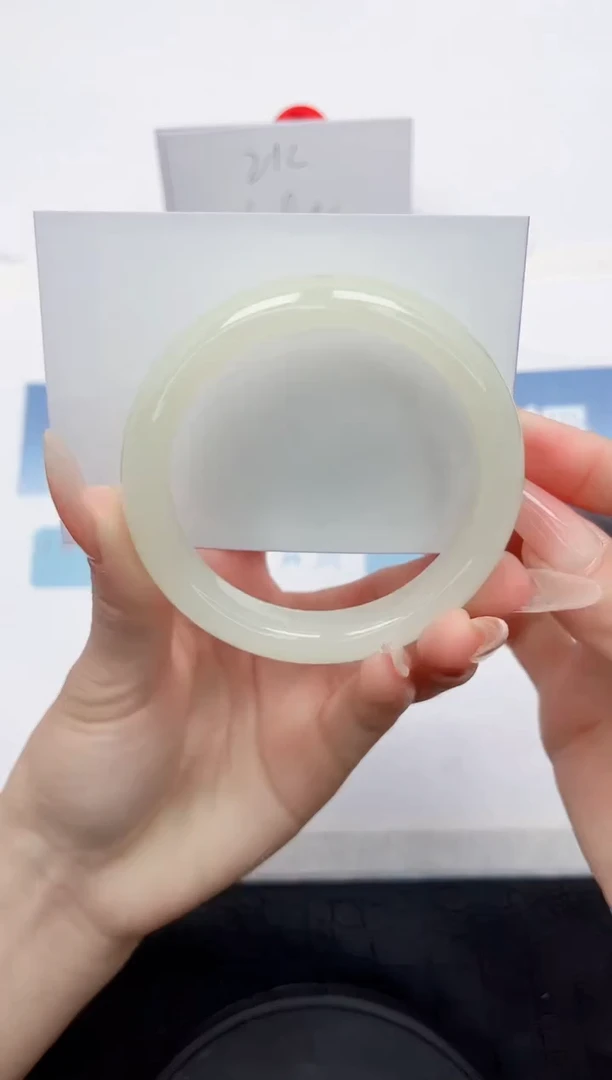 【闪购商品】石英质玉手镯未镶嵌L54-58.5