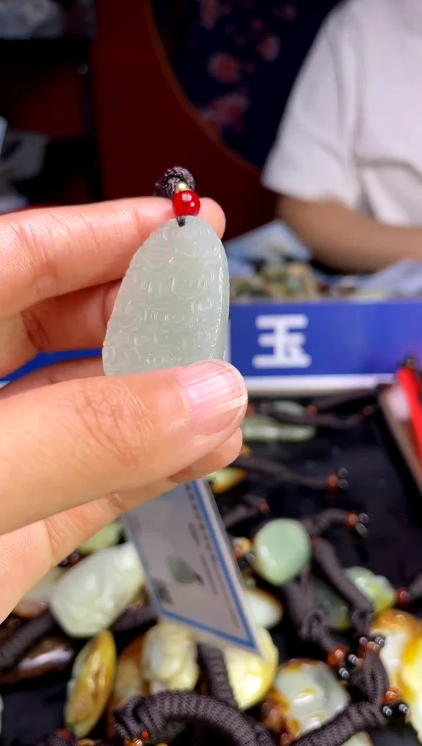 和田玉未镶嵌颈饰1