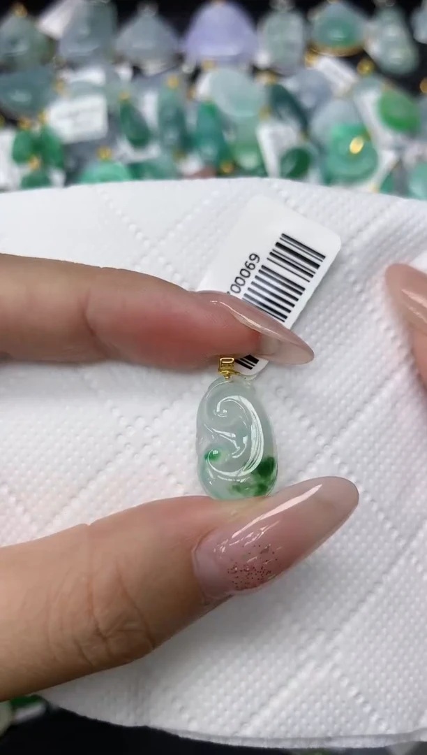 颈饰18K金镶嵌翡翠1111111111