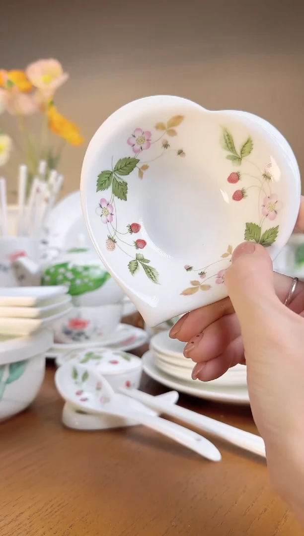 【闪购商品】高骨瓷桃心味碟小吃碗