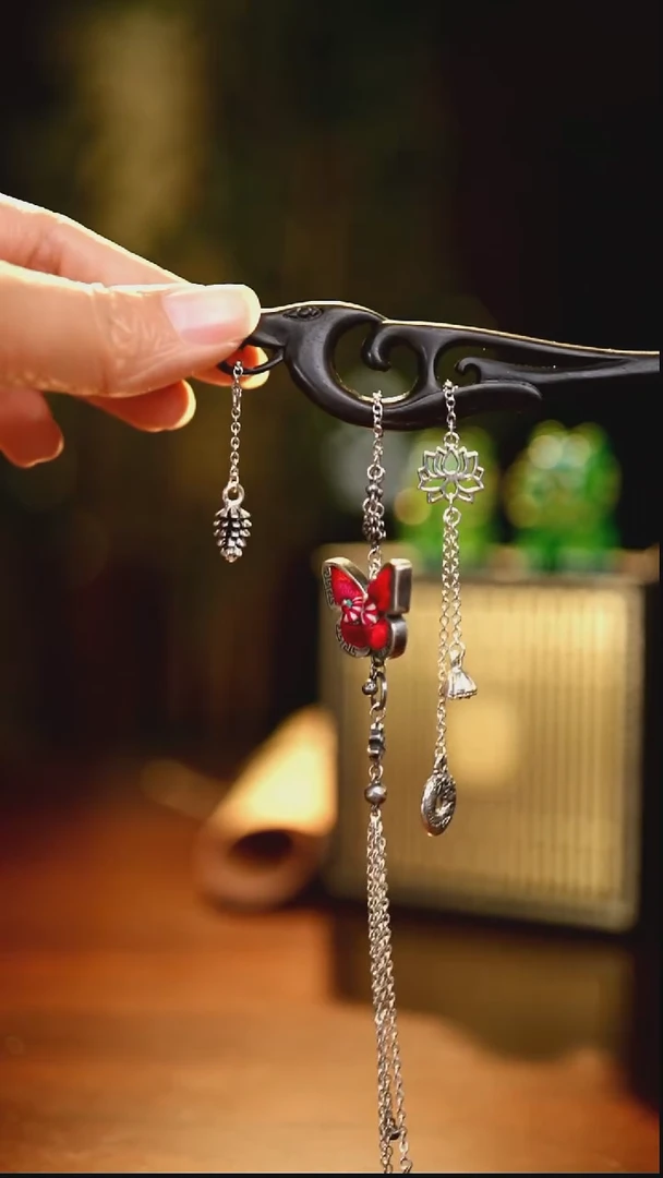 刺绣私人定制苗族手工D174