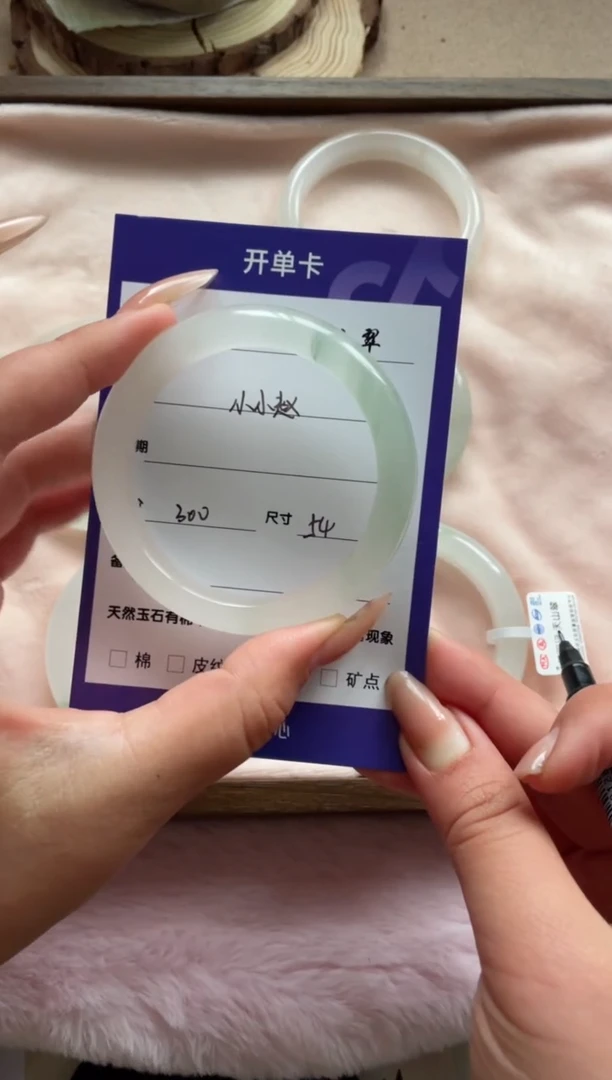 【闪购商品】石英质玉手镯未镶嵌天山翠手镯微瑕