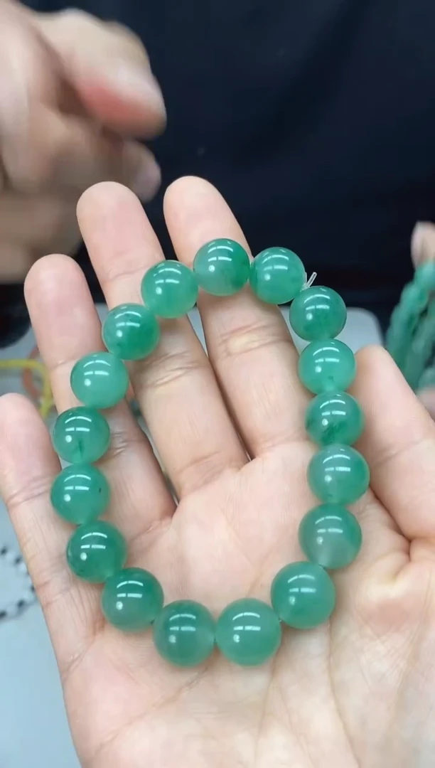 未镶嵌11石英质玉独龙玉