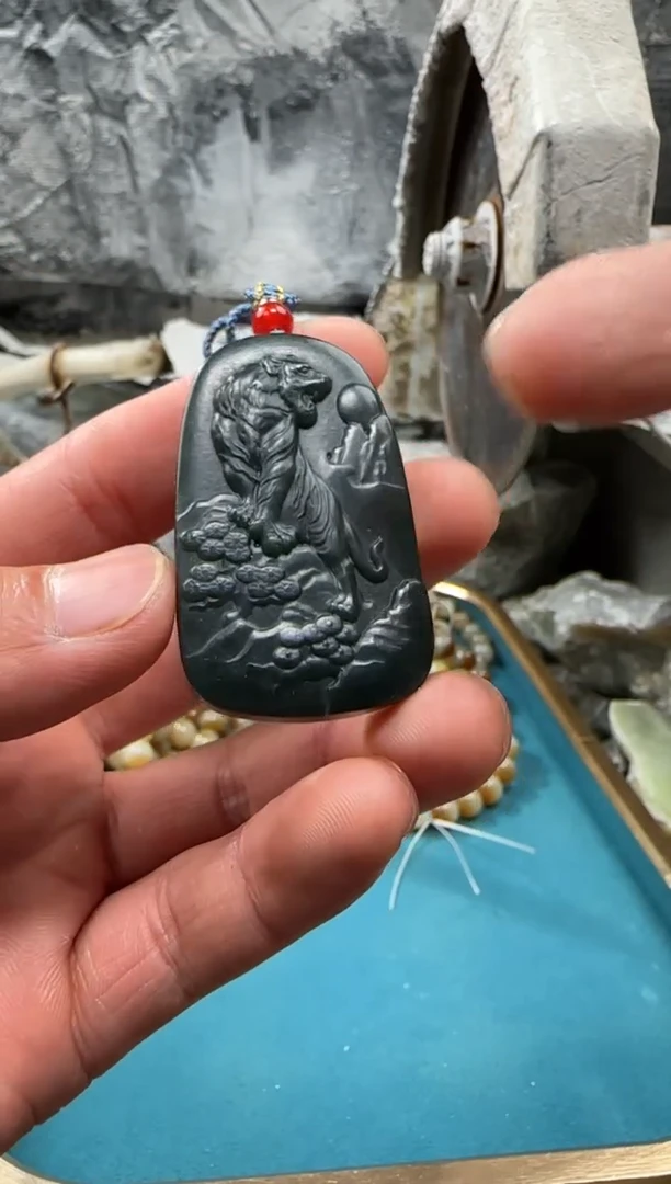 和田玉未镶嵌颈饰吊坠