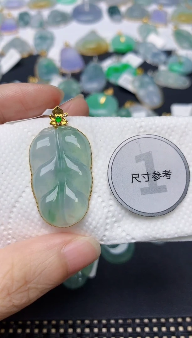 翡翠18K金镶嵌颈饰天然缅甸A货翡翠