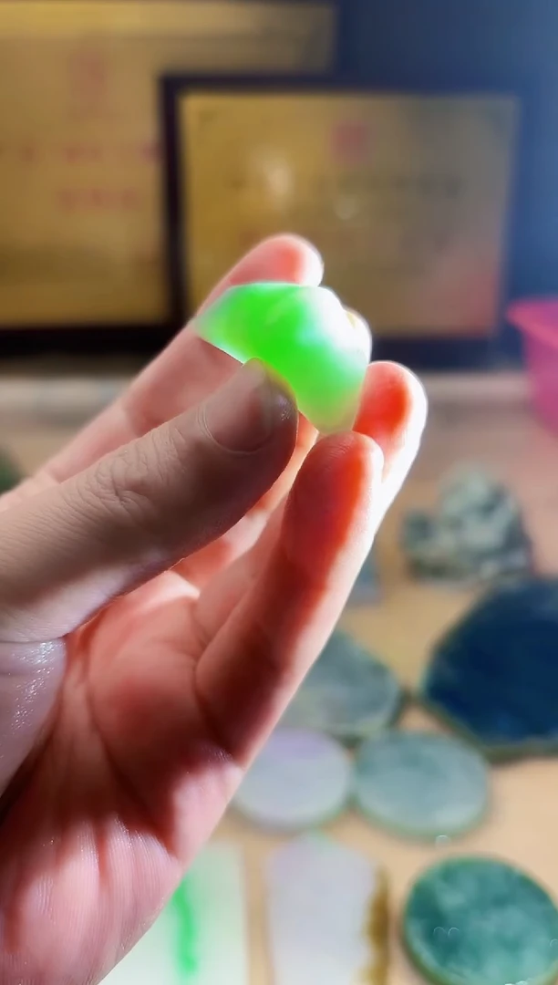 翡翠挂件未镶嵌A货张麦8627